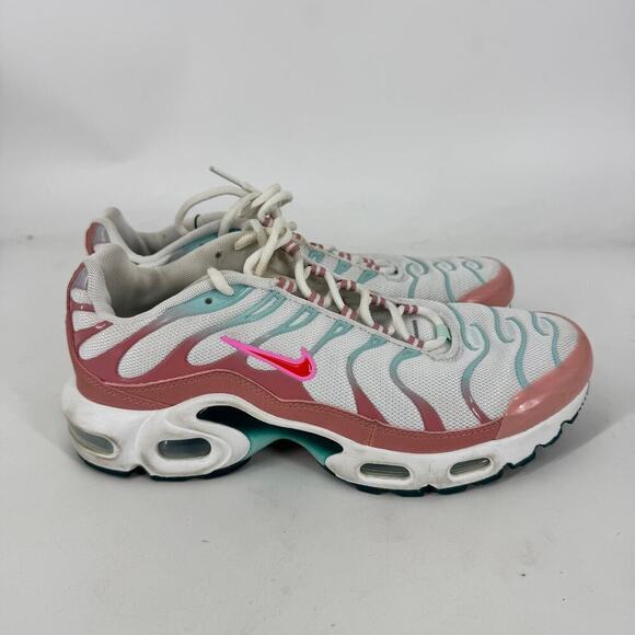 Nike‎ Air Max Plus Sneakers in Red Stardust/White/Siren Red